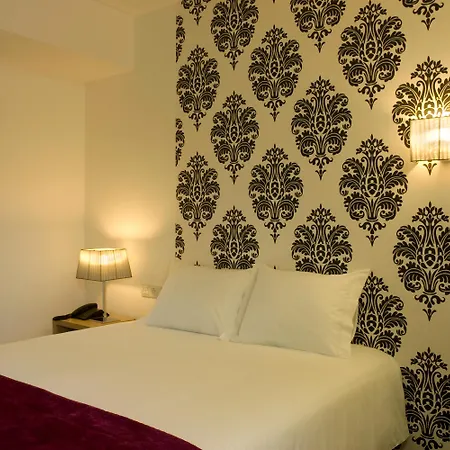 Genesis Hotel 3*