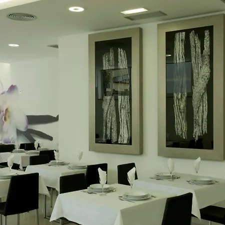Genesis Hotel 3*