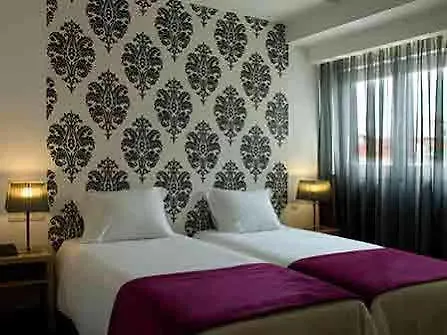 Genesis Hotel 3*