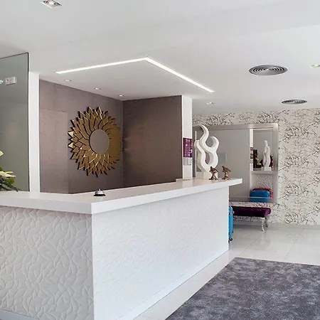 Genesis Hotel 3*